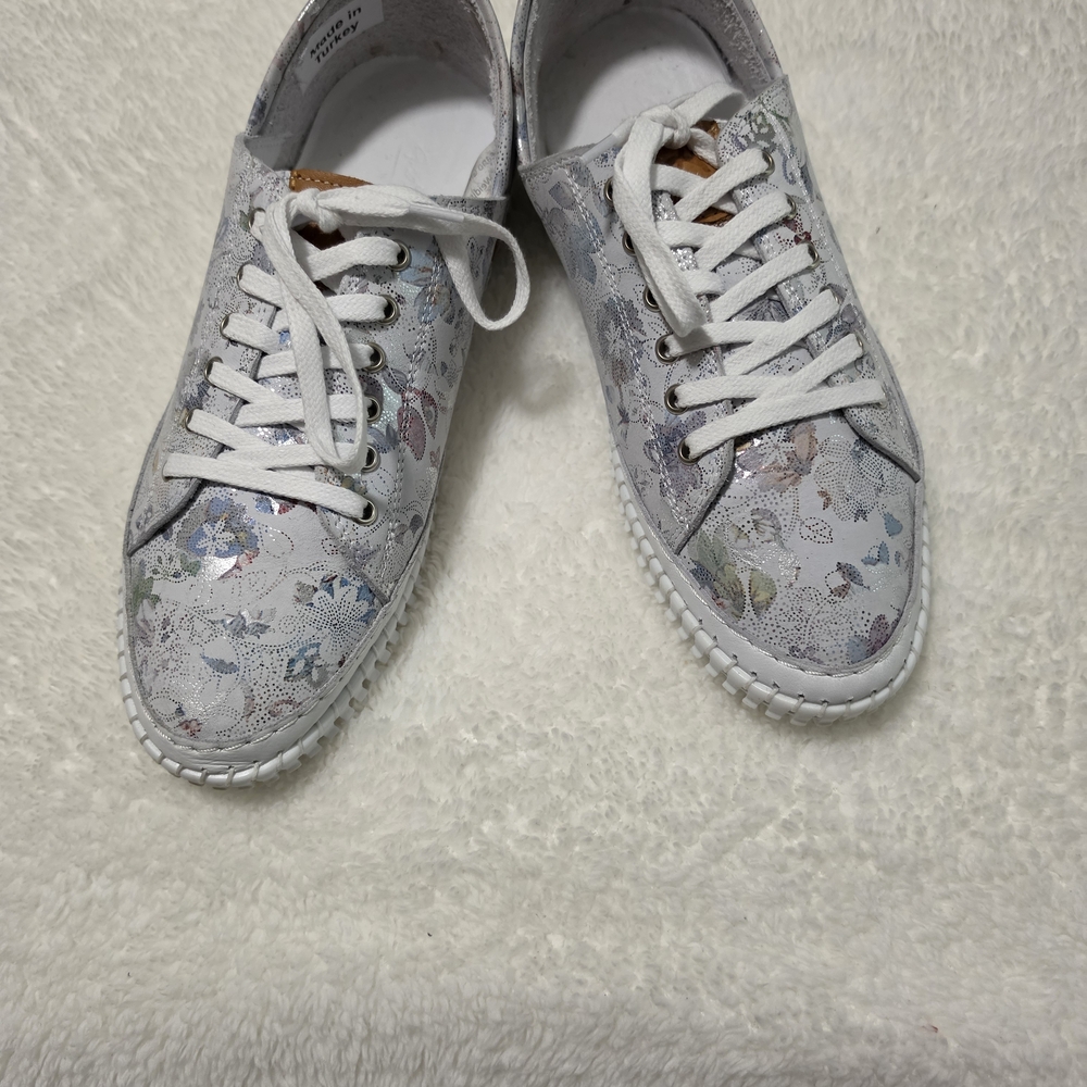 Andrea Conti Women's Floral Lace-Up Sneakers